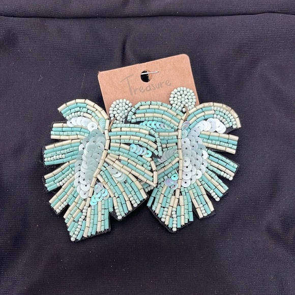 Palm Leaf Beaded Stud Earrings - Picture 2 of 3